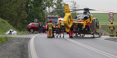 Poważny wypadek na obwodnicy Gostynia. Są poszkodowani. Lądował śmigłowiec LPR-79445