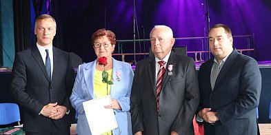 Pobrali się pół wieku temu. Teraz znów stanęli razem-79567