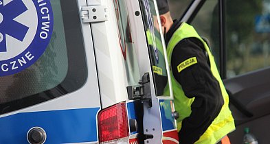 21-latek z raną kłutą brzucha w szpitalu. Nóż miał trzymać jego ojciec...-79615