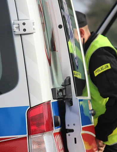 21-latek z raną kłutą brzucha w szpitalu. Nóż miał trzymać jego ojciec...-79615