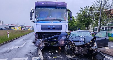 Wypadek w rejonie marketu. Jedna osoba ranna po zderzeniu w centrum...-79677