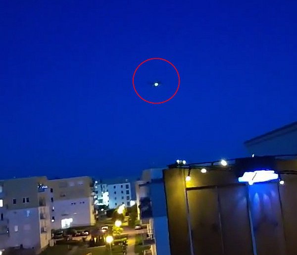 Ktoś lata dronem po osiedlu i perfidnie zagląda do okien? Mamy nagranie!-79683