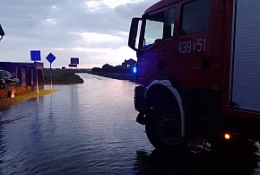 Lało jak z cebra. Ulice jak rzeki, piwnice pod wodą. Te gminy oberwały najmocniej-79978