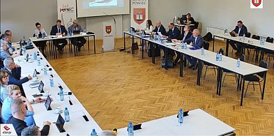 Chodziło nie tylko o zaniżoną dotację. Dopatrzyli się też innych błędów, ale...-79979