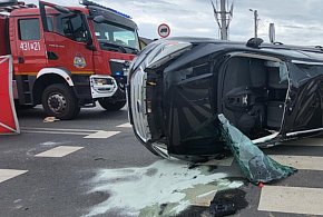 Po zderzeniu, Kuga dachowała na środku drogi. Dwie osoby  zostały poszkodowane -80039