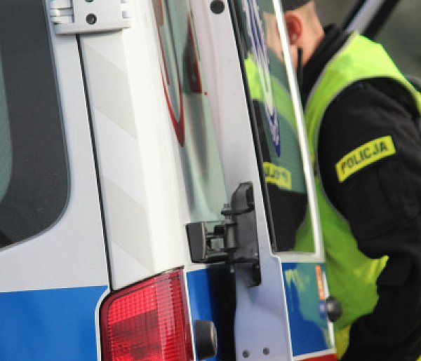 Poważny wypadek w strefie przemysłowej. Młody pracownik potrącony w pracy!-80044