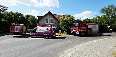 Prawdopodobnie zasłabł i spadł z tarasu. Na miejsce wezwano LPR, ale lekarz...-80383