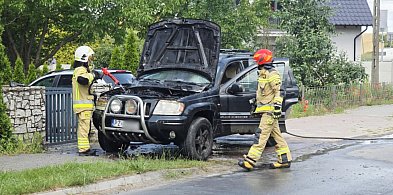 Zatrzymał auto pod domem. Chwilę później stało w ogniu!  Sąsiad i właściciel...-80386