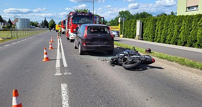 Tragedia wisiała na włosku! Motocyklista wbił się w tył stojącej osobówki-80405