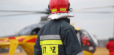 BMW uderzyło w dom. Śmigłowiec LPR zabrał ciężko rannego 20-latka-80603