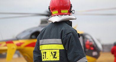 BMW uderzyło w dom. Śmigłowiec LPR zabrał ciężko rannego 20-latka-80603