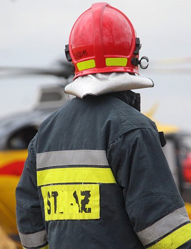 BMW uderzyło w dom. Śmigłowiec LPR zabrał ciężko rannego 20-latka-80603