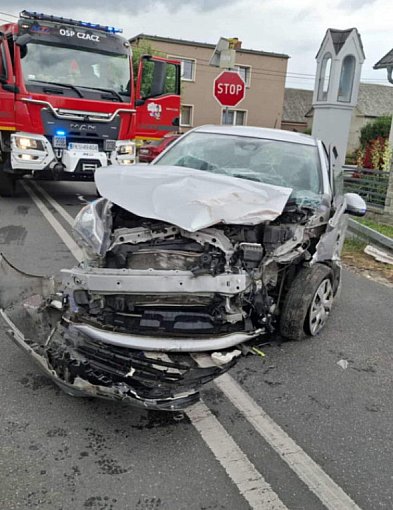 Audi staranowało Toyotę! Jeden z kierowców trafił do szpitala-80624