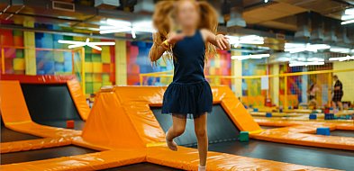 Dramatyczny finał zabawy na trampolinach. 13-latka w stanie krytycznym!-80644