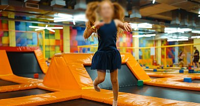 Dramatyczny finał zabawy na trampolinach. 13-latka w stanie krytycznym!-80644