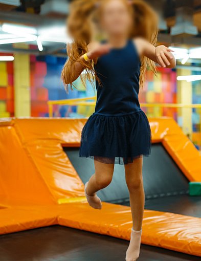 Dramatyczny finał zabawy na trampolinach. 13-latka w stanie krytycznym!-80644