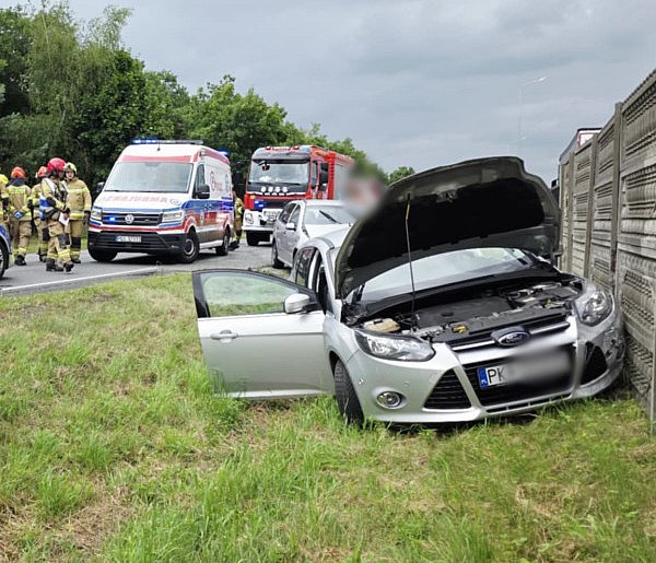 Wypadek na DK12. Zderzyły się dwa auta osobowe. Policja wyjaśnia przyczyny...-80653