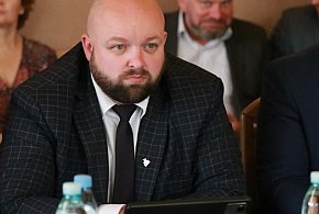 Nie szczypał się w język. Do tego garść wykrzykników i... poszło w świat-80775