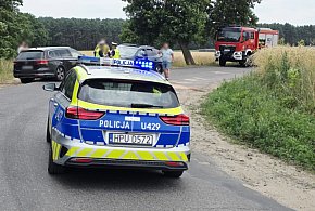 Chwile grozy na zakręcie w rejonie krzyża. Dwa auta rozbite. Co się stało?-80799