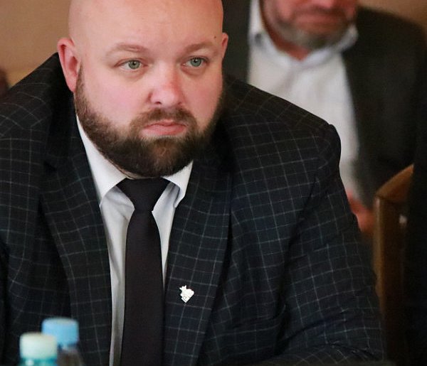 Nie szczypał się w język. Do tego garść wykrzykników i... poszło w świat-80775