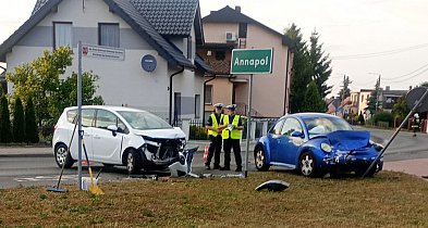 Nagle zjechał na przeciwny pas. Auta zderzyły się czołowo... -80839