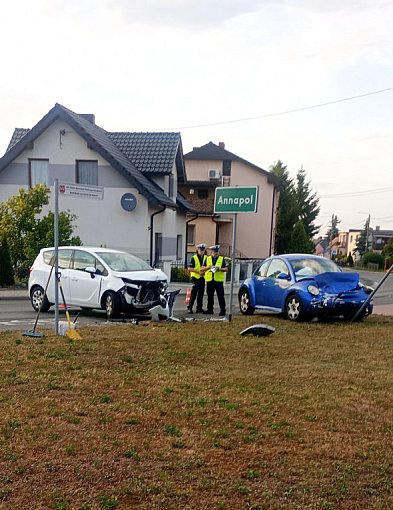 Nagle zjechał na przeciwny pas. Auta zderzyły się czołowo... -80839