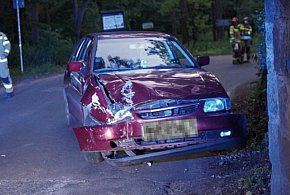 Oboje bardzo młodzi... Jechali za szybko, wpadli poślizg, uderzyli w wiadukt. -80846