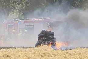 Dwa pożary pól w zaledwie 20 minut! Maszyna za setki tysięcy poszła z dymem!-80871