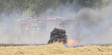 Dwa pożary pól w zaledwie 20 minut! Maszyna za setki tysięcy poszła z dymem!-80871