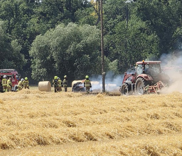 Dwa pożary pól w zaledwie 20 minut! Maszyna za setki tysięcy poszła z dymem!-80871