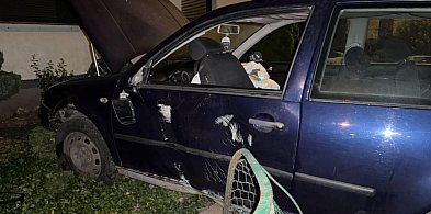 Rozbił dwa auta, zdemolował ogrodzenie. To cud, że w tym stanie nikogo nie zabił-80914