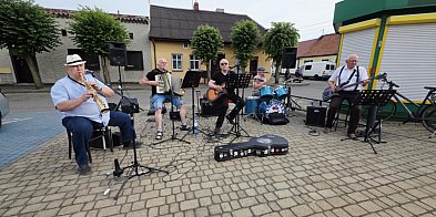 Kapela znów wyszła z muzyką na rynek. Jak zawsze ...-80910