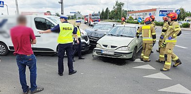 Trzy auta, jedno skrzyżowanie i spore zamieszanie. Tym razem uczestnicy...-80963