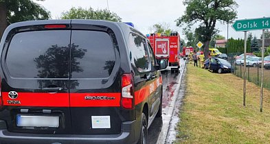 Mokra nawierzchnia i chwila nieuwagi. Dwie osoby poszkodowane-80950