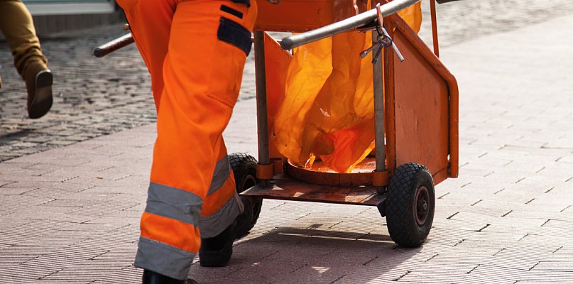 Osiem osób, setki kilogramów odpadów i ani grosza zapłaty. Gostyń na tym zyskał - 80989