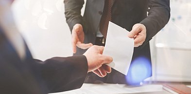 To nie był przypadek... Zaczęło się od przychodni, a skończyło na biurku wójta-81231