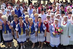 Zaczęło się w 1973 roku. Chciały, aby życie zaczęło tętnić radością. Udało się...-81258