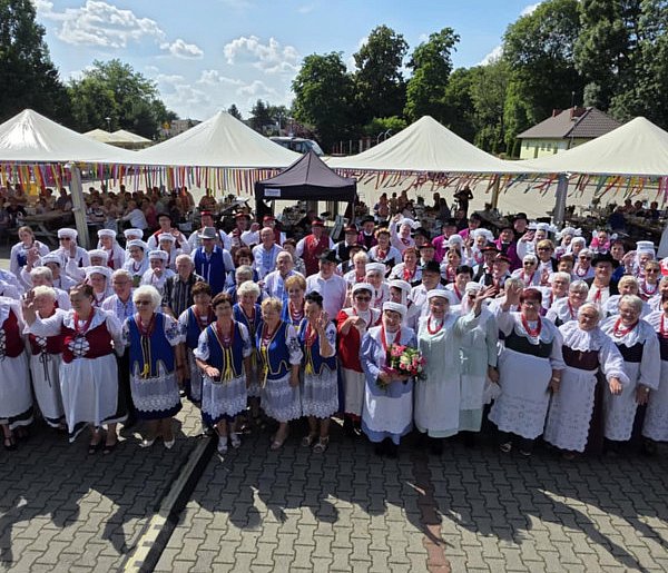 Zaczęło się w 1973 roku. Chciały, aby życie zaczęło tętnić radością. Udało się...-81258