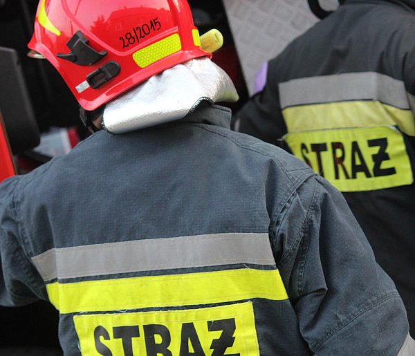 Ogień pojawił się w skrzynce. Mieszkańcy ruszyli do akcji przed strażakami...-81406