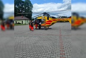 Wstrząsający wypadek! Dziecko poparzone. Na placu lądował helikopter LPR -81493