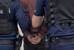 Znał tam każdy kąt. Zniszczył kamery, zabrał broń... Rodziny się nie wybiera-81523