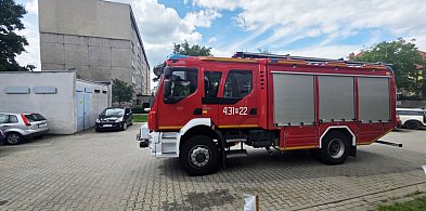Zamknięty w mieszkaniu i bez kontaktu. Strażacy wyważyli drzwi, w środku ...-81514