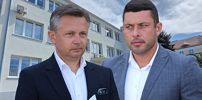Internetowe wpisy zmusiły władzę do reakcji. Każda odpowiedź rodziła nowe...-81537