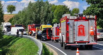 Próbowała włączyć się do ruchu. Uderzyła prosto w dostawczaka-81576