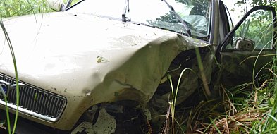 Stracił panowanie nad autem, uderzył w ciągnik... Skutki są opłakane-81636