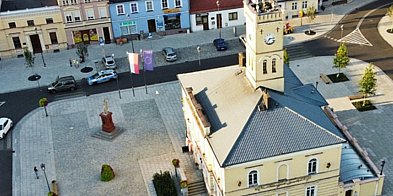 Bieda? Jaka bieda! Może i zjechali na sam dół powiatu, -81749