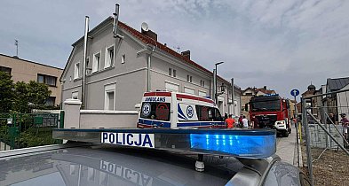 Tragedia za zamkniętymi drzwiami… Nie żyje starsza kobieta-81784