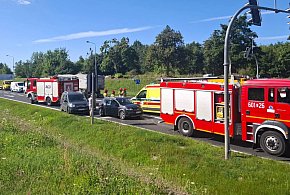Auta na gostyńskich tablicach, zderzyły się  w Śremie. Ogromny korek na obwodnicy-81828
