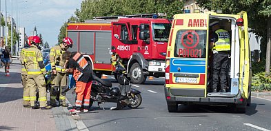Kierowca Renault staranował motorowerzystę. Jedna osoba w szpitalu-82075