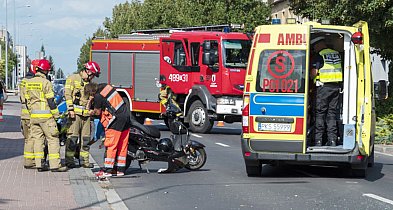 Kierowca Renault staranował motorowerzystę. Jedna osoba w szpitalu-82075